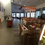 فندق Hotelli Kansanlaeaekintaekeskus