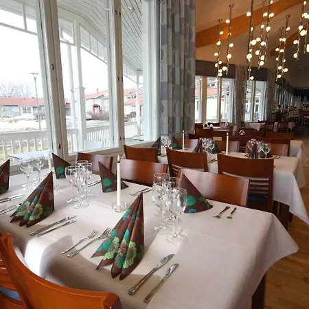 Hotelli Kansanlaeaekintaekeskus