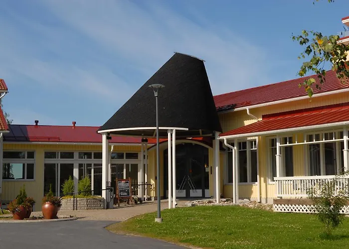 ホテル Hotelli Kansanlaeaekintaekeskus