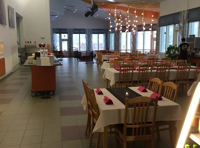 ホテル Hotelli Kansanlaeaekintaekeskus