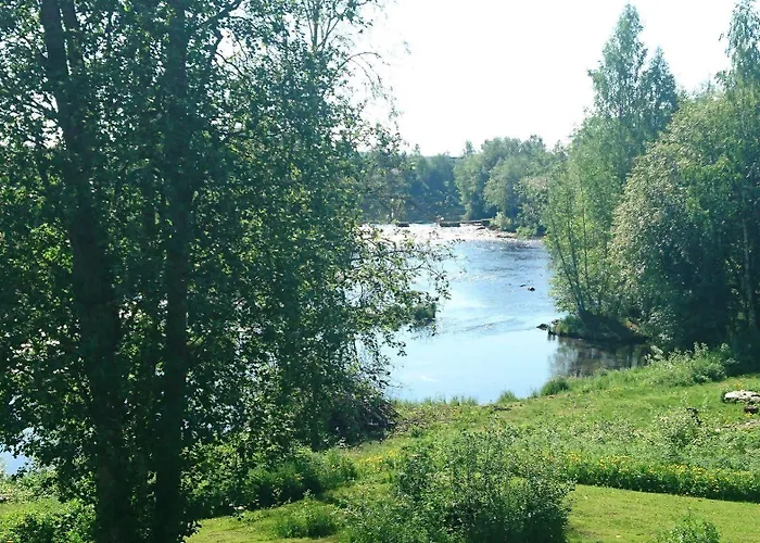 ホテル Hotelli Kansanlaeaekintaekeskus 3*